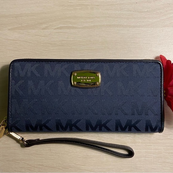 Michael Kors wallet - Picture 1 of 4